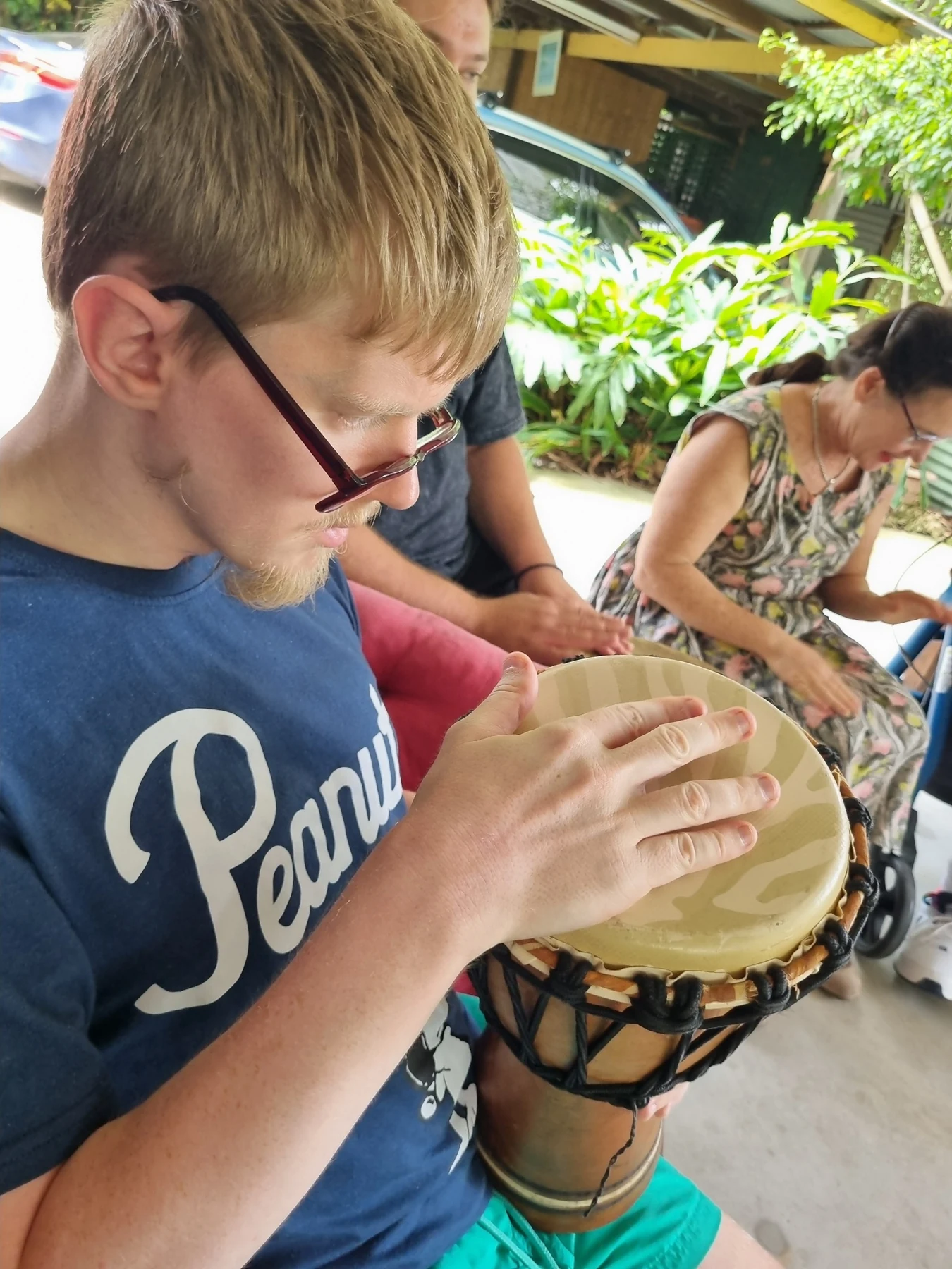 A participant meeting a lizard during an outing